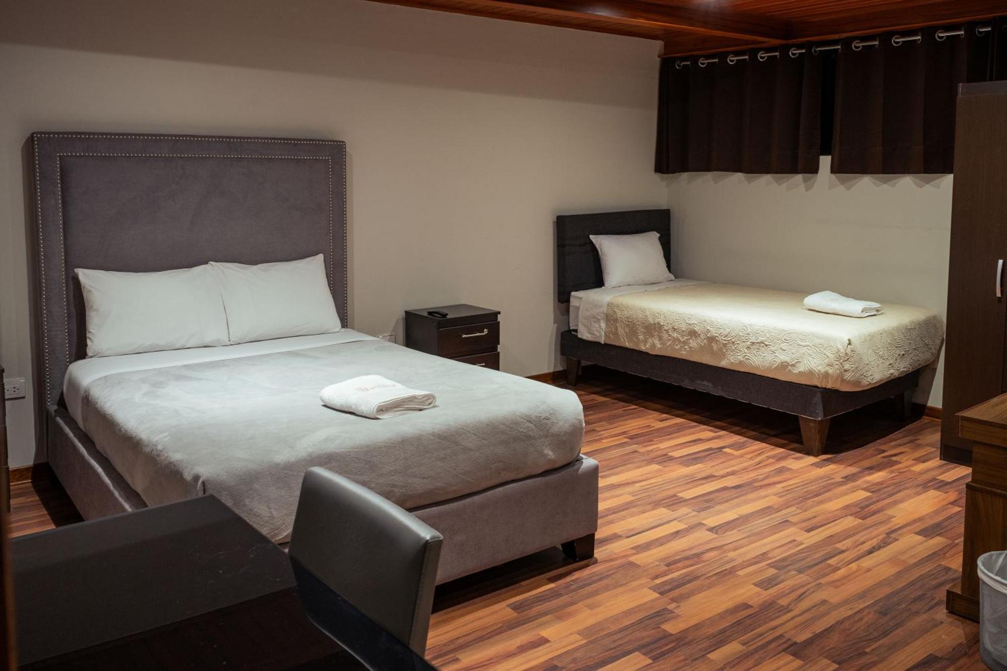 Hotel California Urubamba Exterior photo